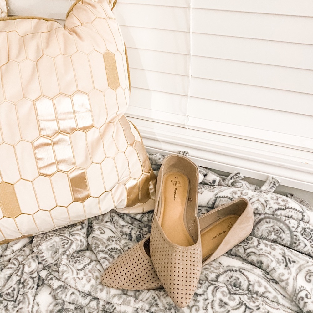 Pointed toe flats